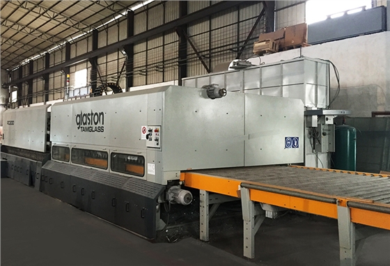 展柜廠鋼化玻璃區(qū) 展柜廠鋼化玻璃區(qū)