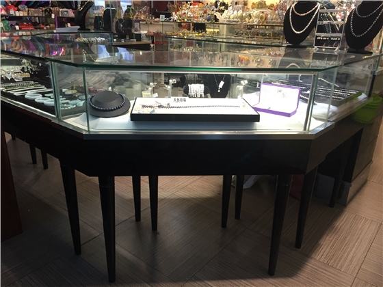 珠寶柜臺 珠寶柜臺