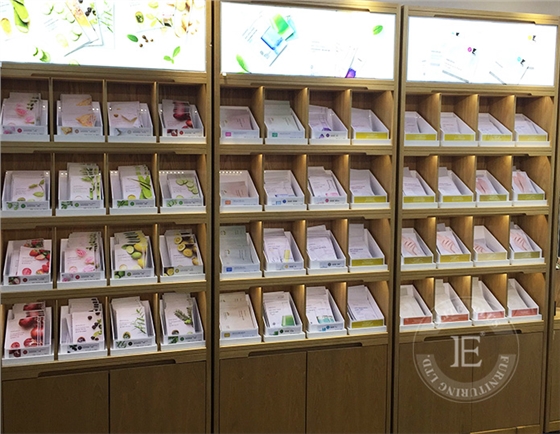 木質(zhì)展柜 木質(zhì)展柜