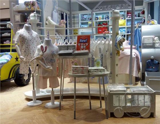 兒童服裝展柜
