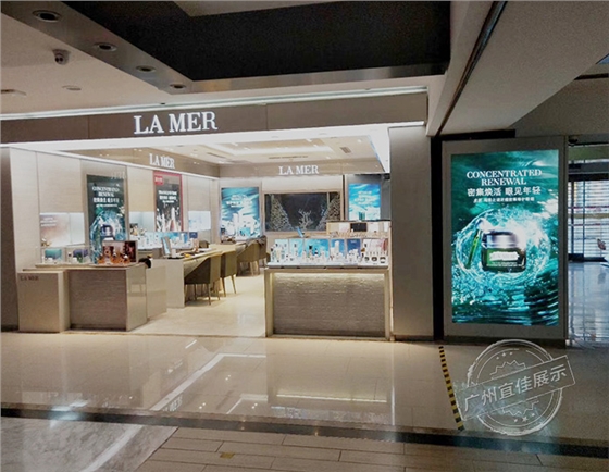 轉(zhuǎn)角化妝品展柜