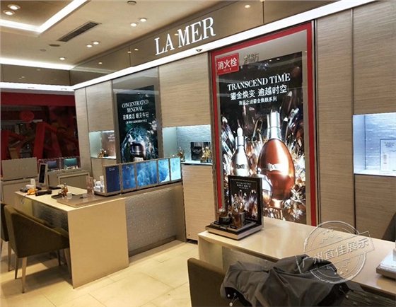 轉(zhuǎn)角化妝品展柜