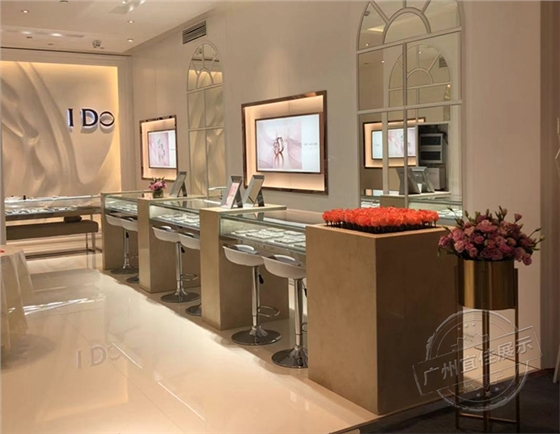 現(xiàn)代珠寶展柜