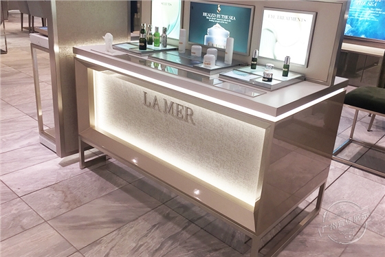 商場里化妝品展柜 商場里化妝品展柜