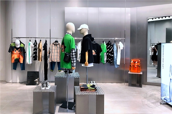 服裝展柜供貨廠家