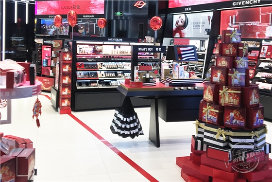 絲芙蘭SEPHORA 化妝品展柜