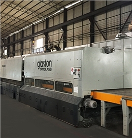 展柜廠鋼化玻璃區(qū)