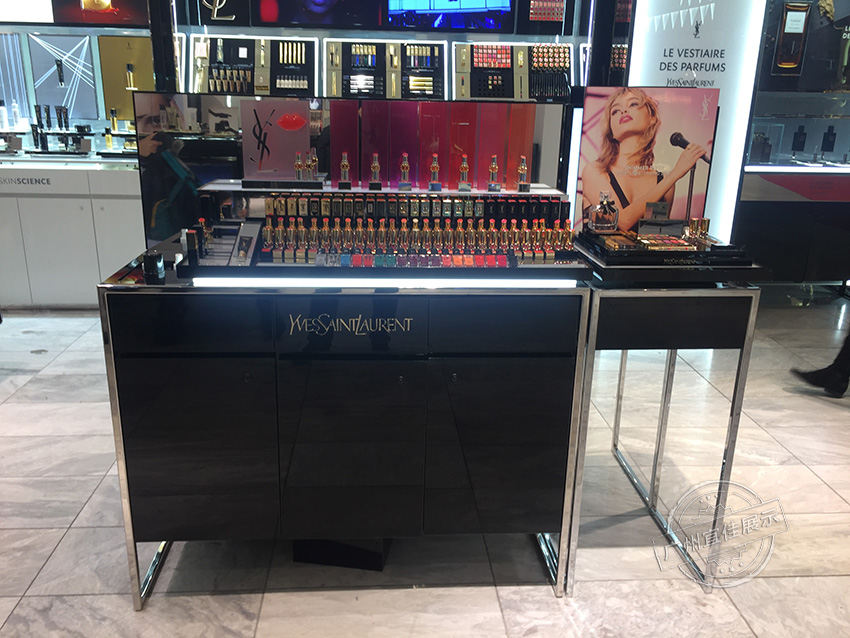 商場(chǎng)化妝品展柜