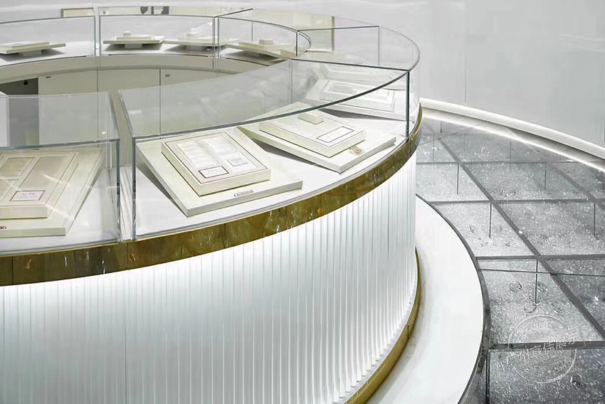 圓形玻璃珠寶展柜