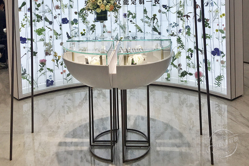 圓形玻璃珠寶展柜