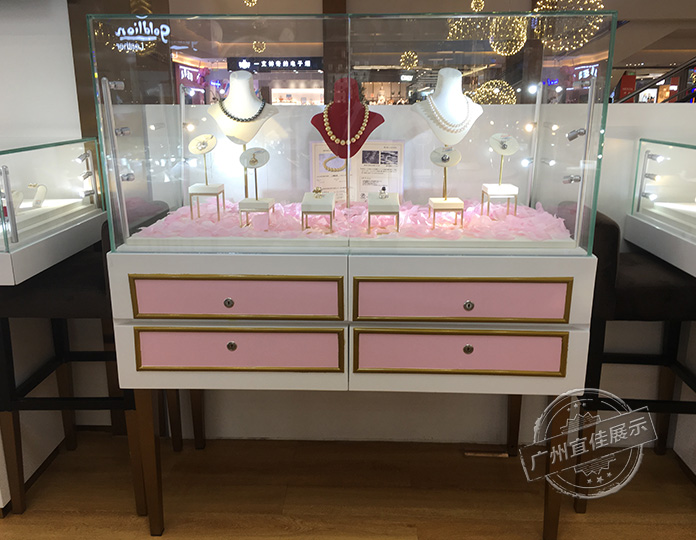 賣(mài)場(chǎng)珠寶展柜設(shè)計(jì)