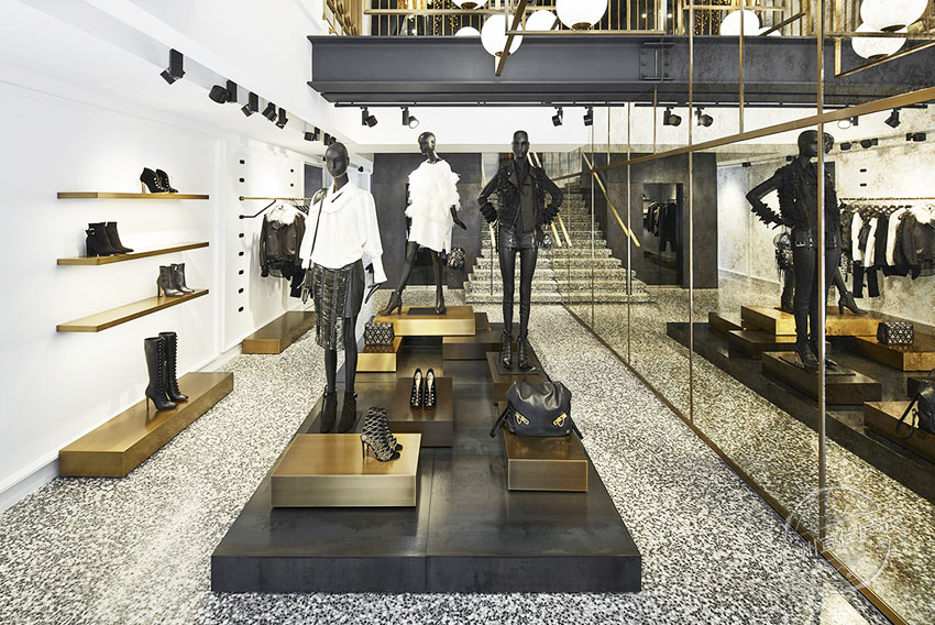 Croisette 服裝展柜