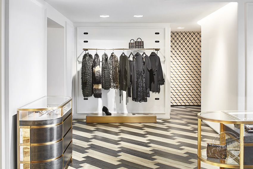 Croisette 服裝展柜