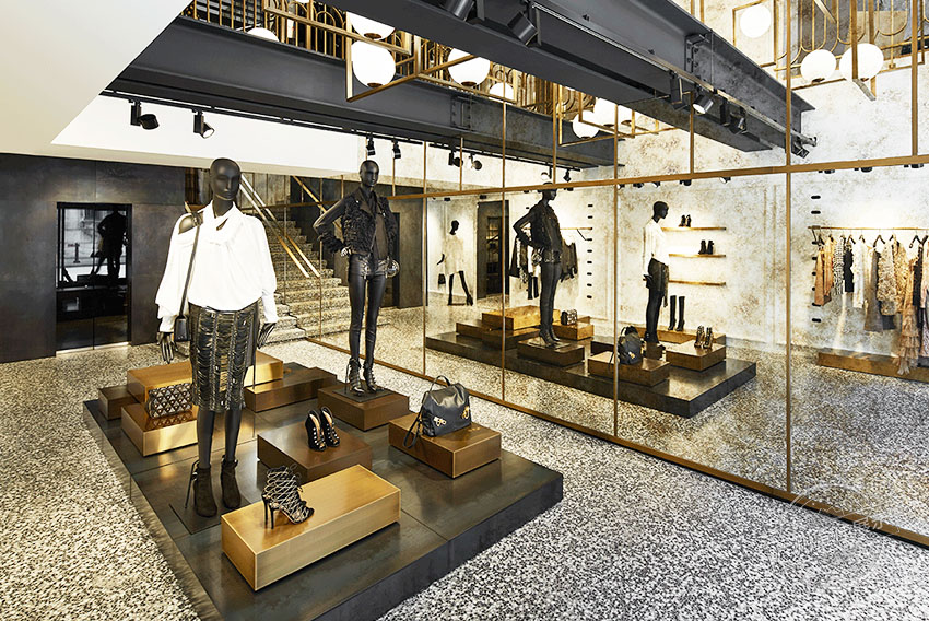 Croisette 服裝展柜