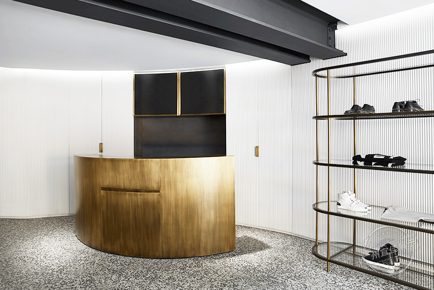 Croisette 服裝展柜