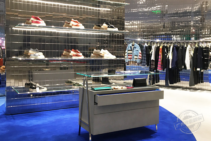 Marni 奢侈品展柜