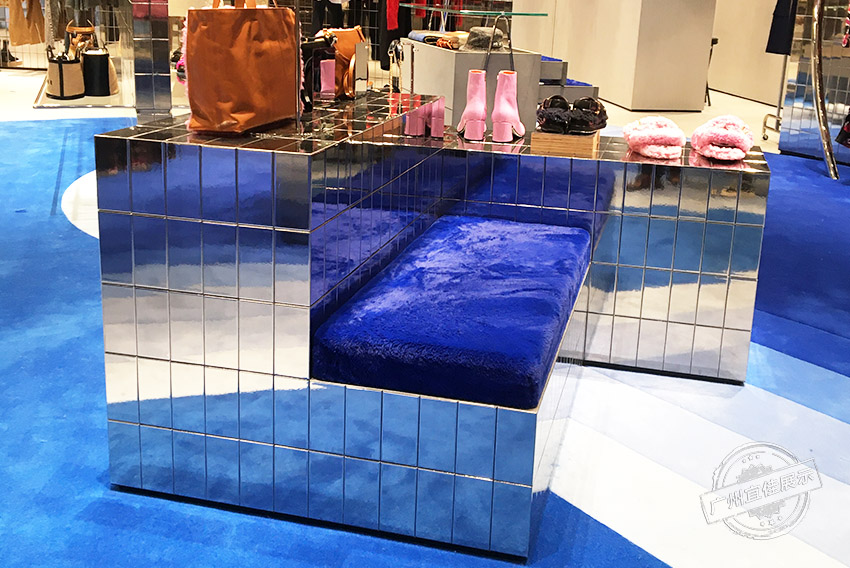 Marni 奢侈品展柜