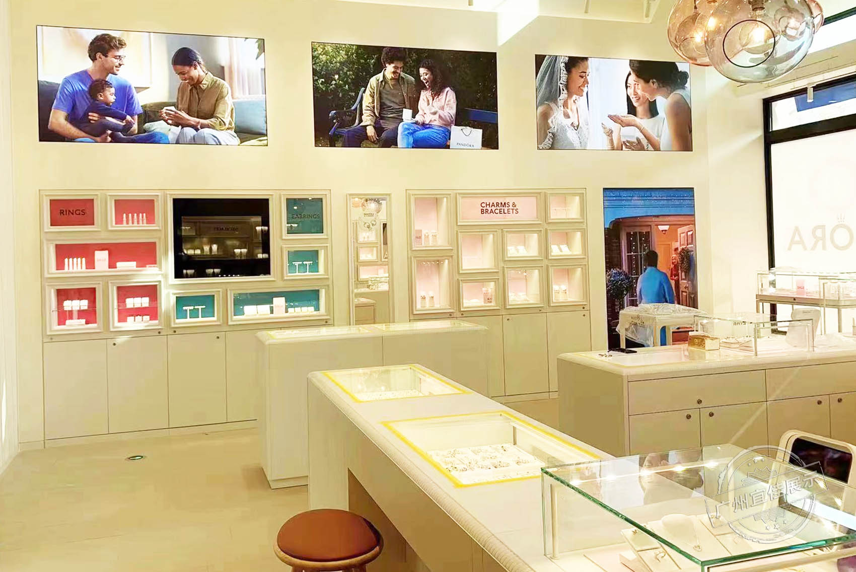Pandora潘多拉 珠寶展柜