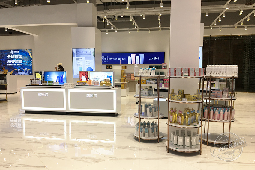 化妝品店彩妝柜臺(tái)