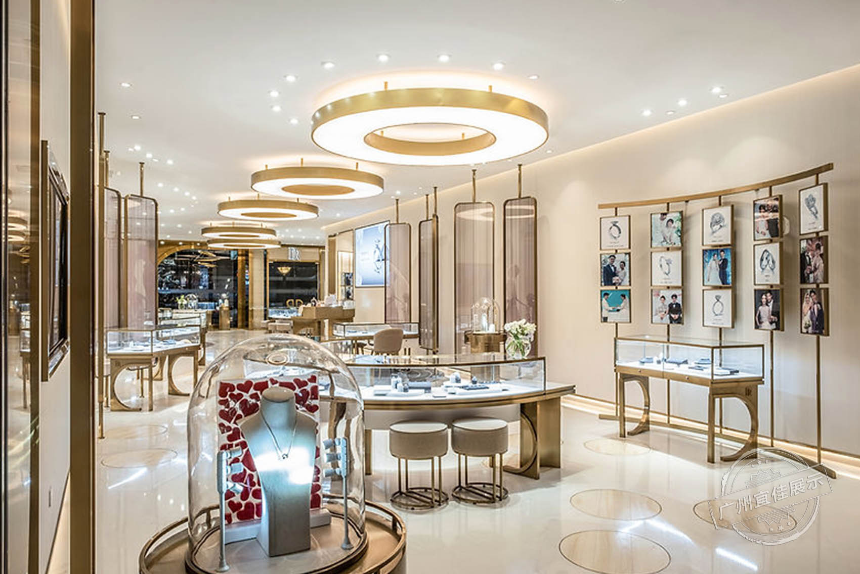 商場(chǎng)珠寶展示柜設(shè)計(jì)
