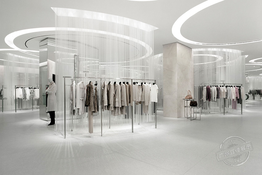 Holt-Renfrew 服裝展柜 