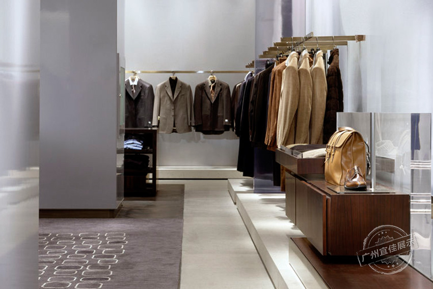 Holt-Renfrew 服裝展柜 