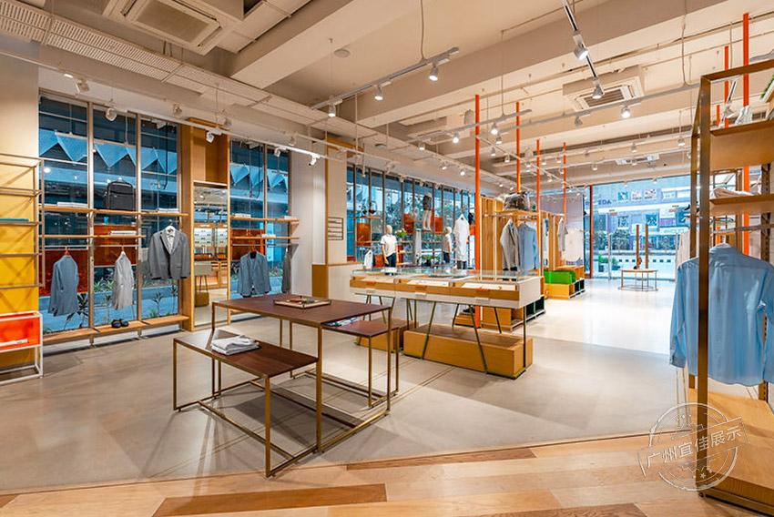 THEWHITECOW 服裝展柜