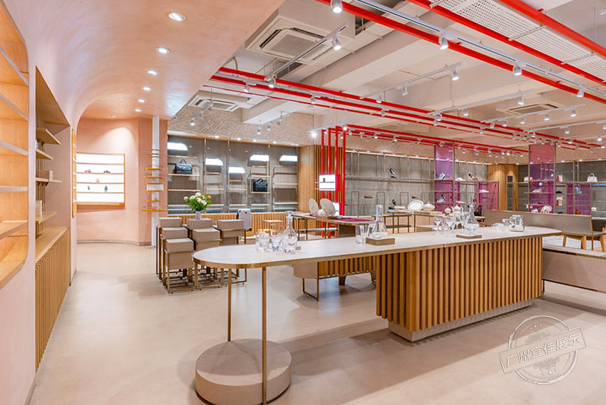 THEWHITECOW 服裝展柜