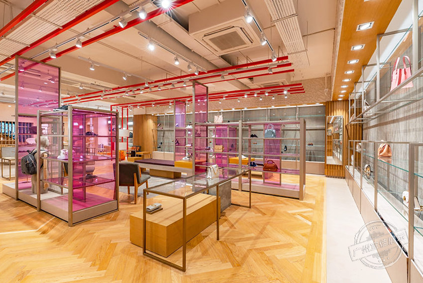 THEWHITECOW 服裝展柜