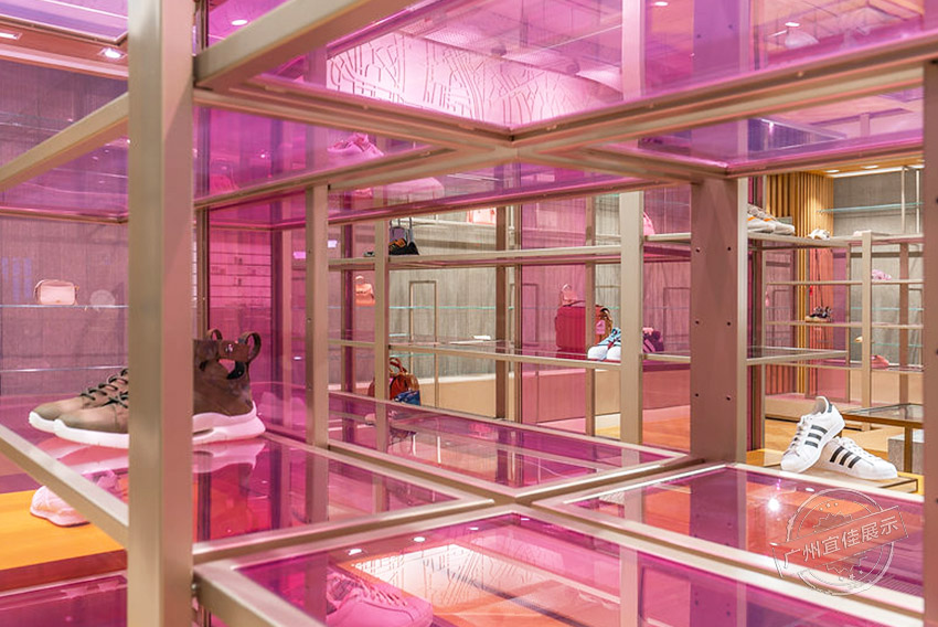 THEWHITECOW 服裝展柜