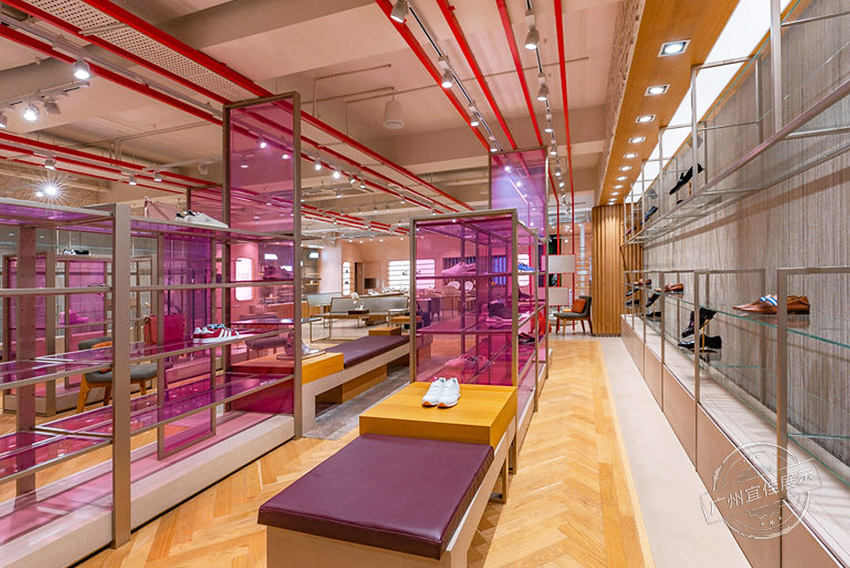 THEWHITECOW 服裝展柜