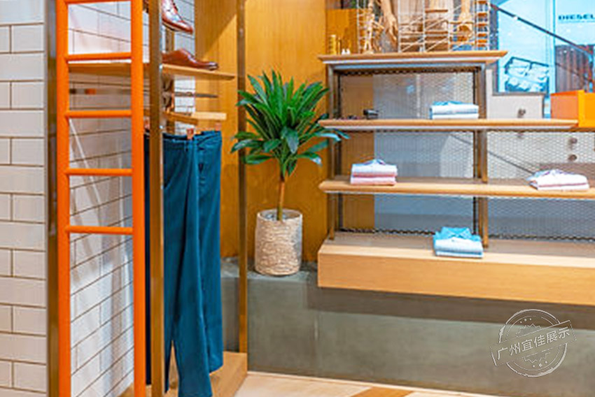 THEWHITECOW 服裝展柜