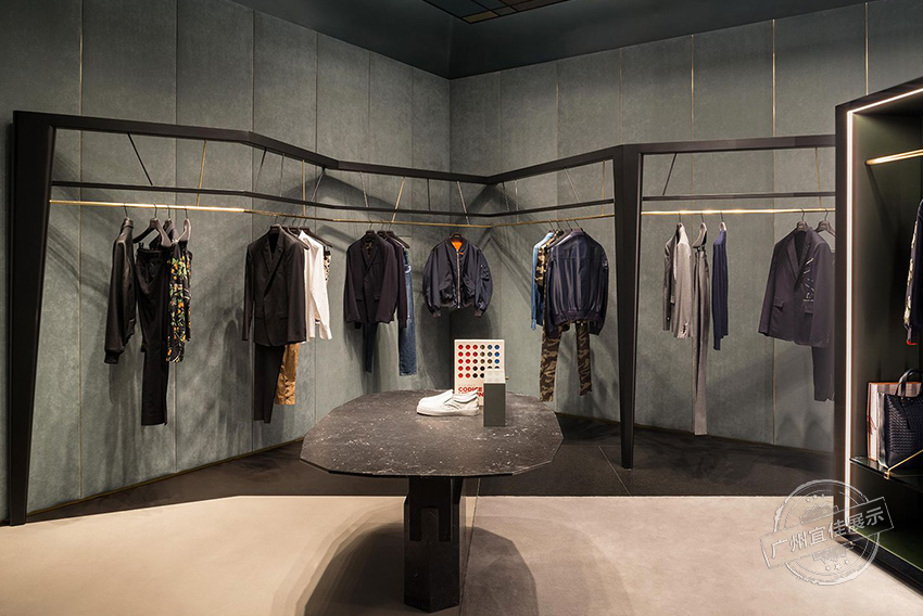 高端服裝展柜