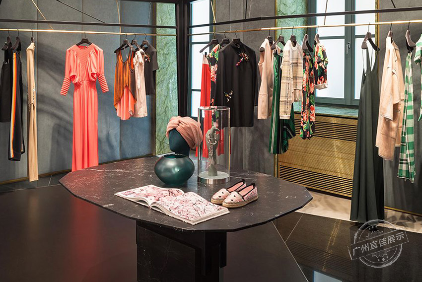 高端服裝展柜