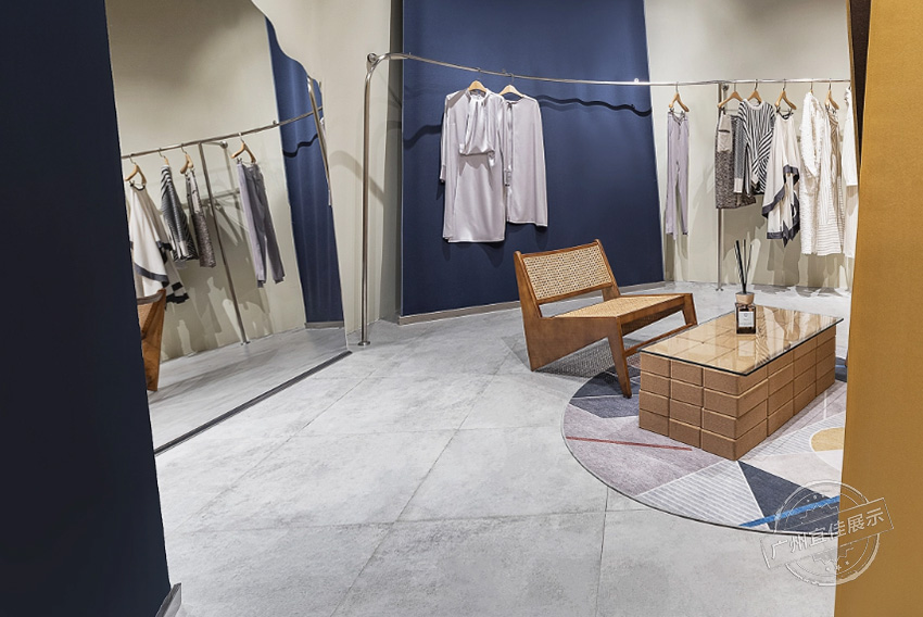 TU 服裝展架 