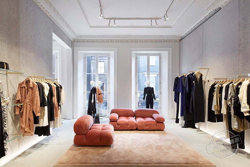 StellaMcCartney 奢侈品展柜