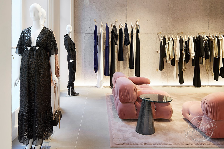 StellaMcCartney 奢侈品展柜