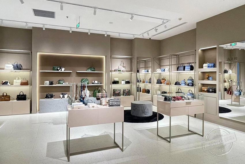 Furla 包包展柜（三亞免稅店）