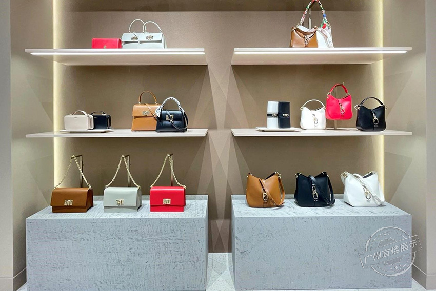Furla 包包展柜（三亞免稅店）