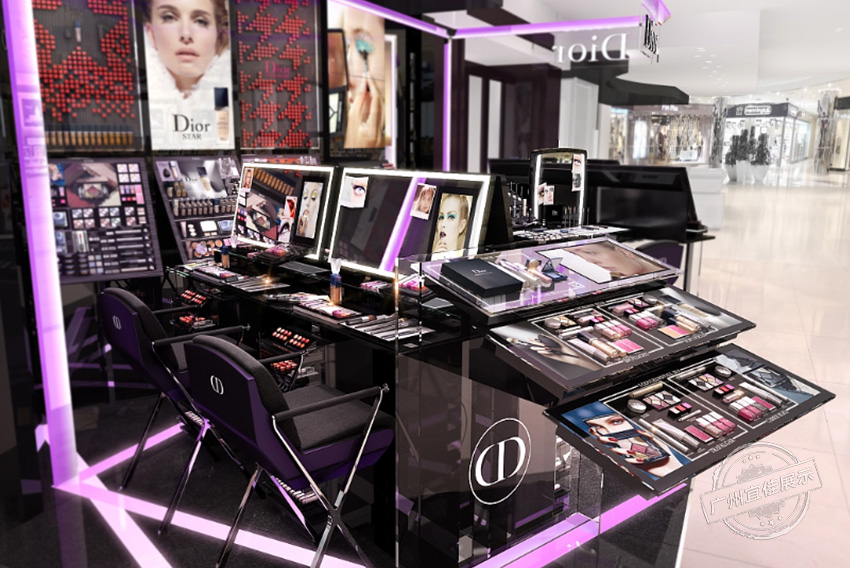 DIOR快閃店 化妝品展柜
