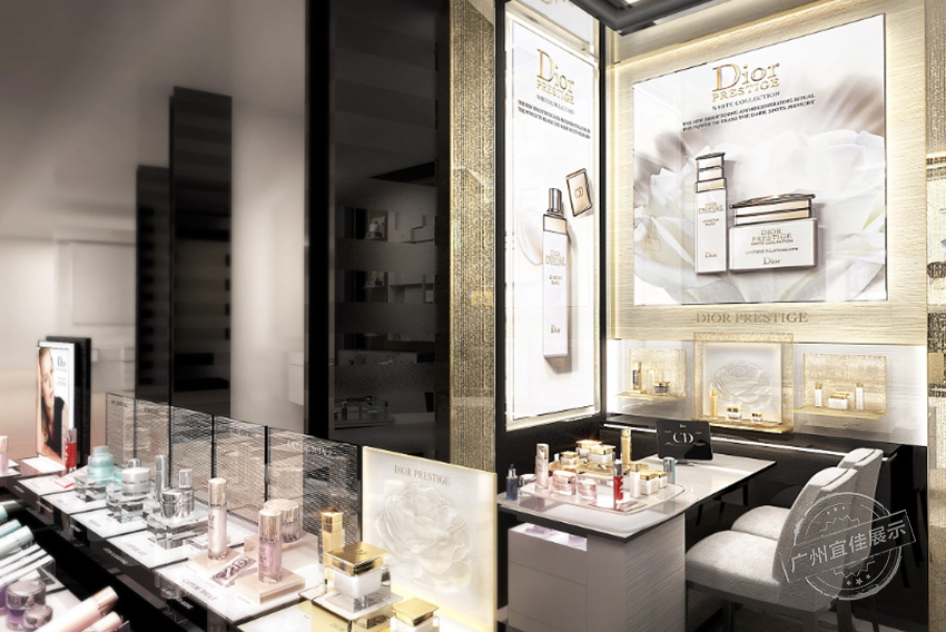 Dior 化妝品展示柜