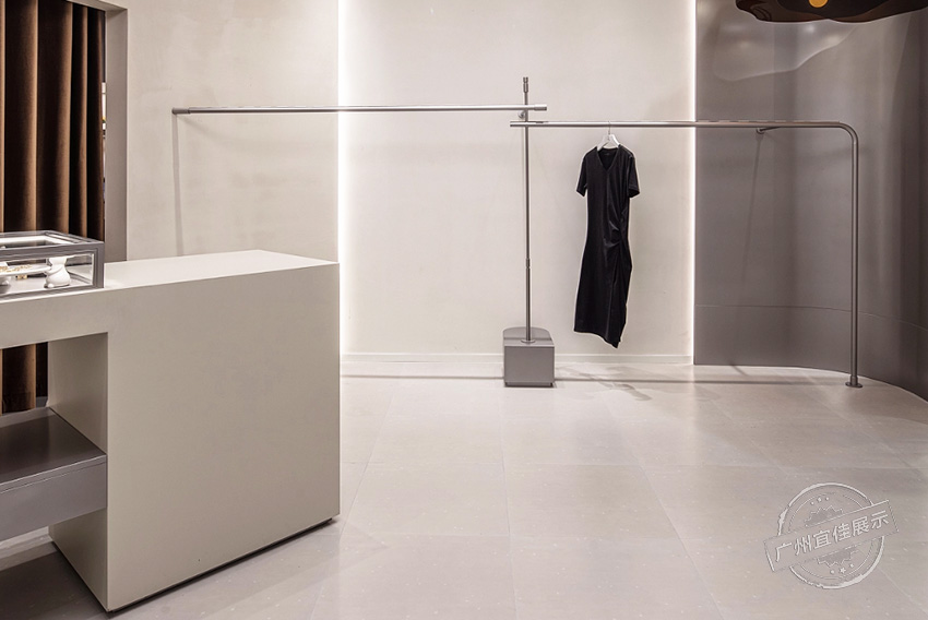 買(mǎi)手店R.JIE 服裝展柜