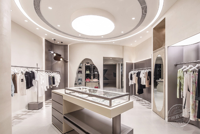 買(mǎi)手店R.JIE 服裝展柜