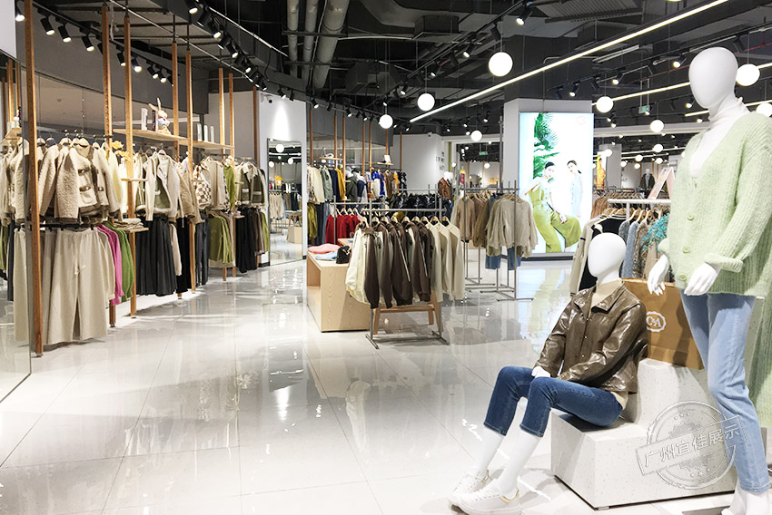 CA 服裝展柜（佛山寶港奧萊專賣店）