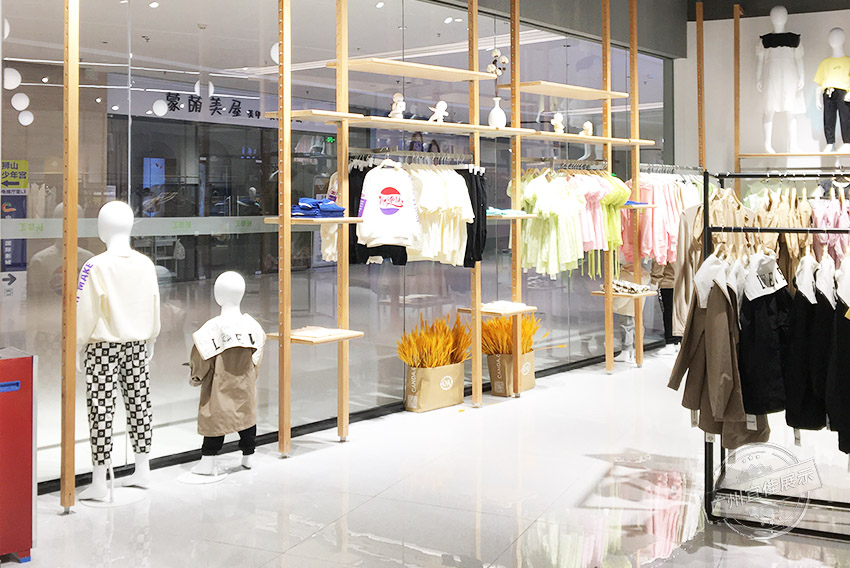 CA 服裝展柜（佛山寶港奧萊專賣店）