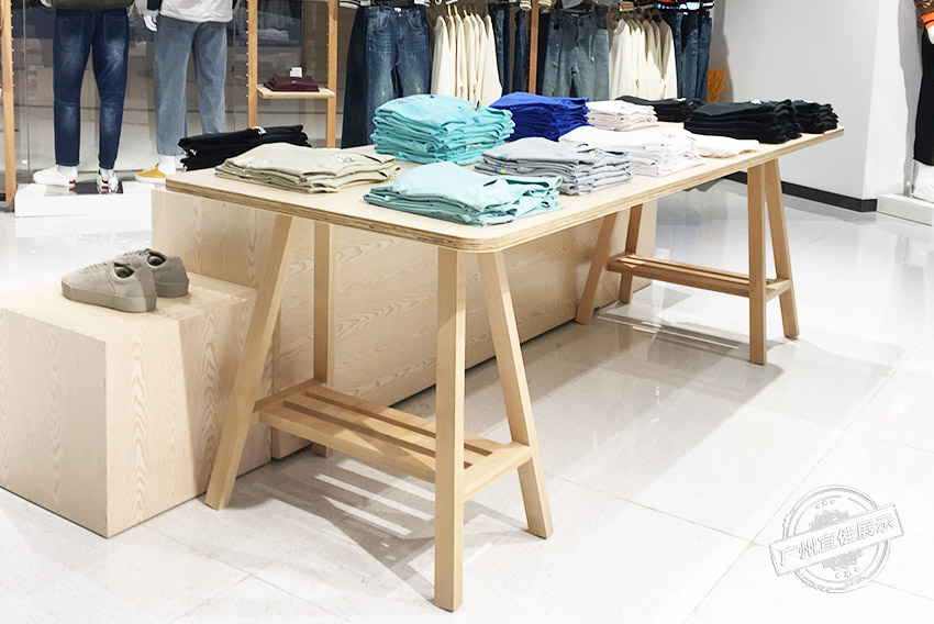 CA 服裝展柜（佛山寶港奧萊專賣店）