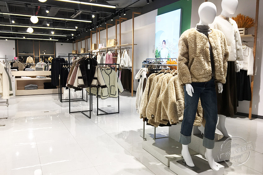 CA 服裝展柜（佛山寶港奧萊專賣店）