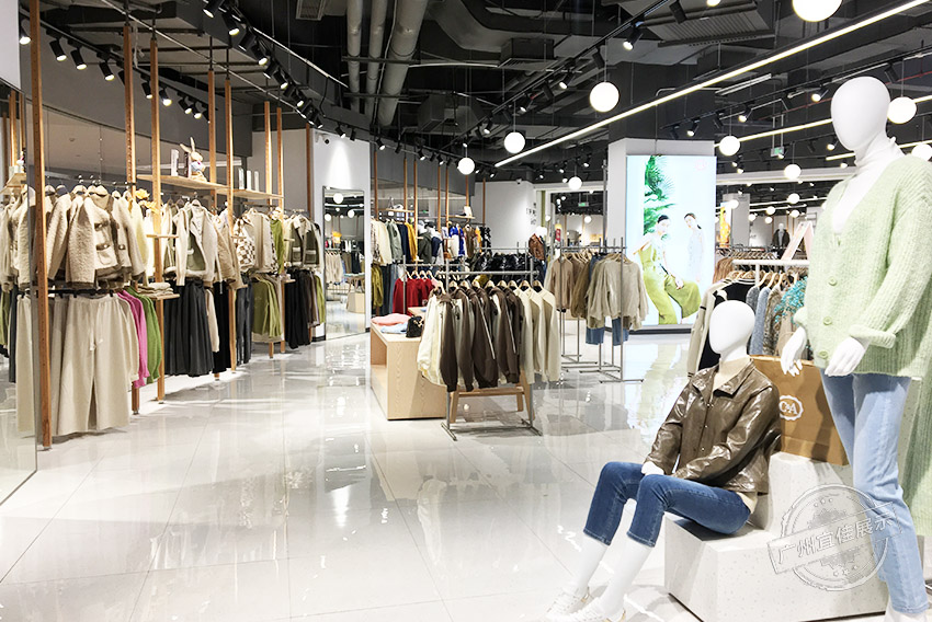 CA 服裝展柜（佛山寶港奧萊專賣店）