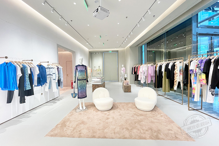 服裝展柜設計安裝