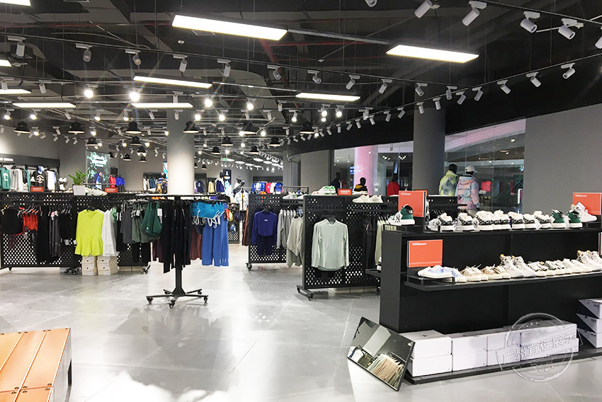運(yùn)動(dòng)品牌 服裝展柜（佛山寶港奧萊集合店）